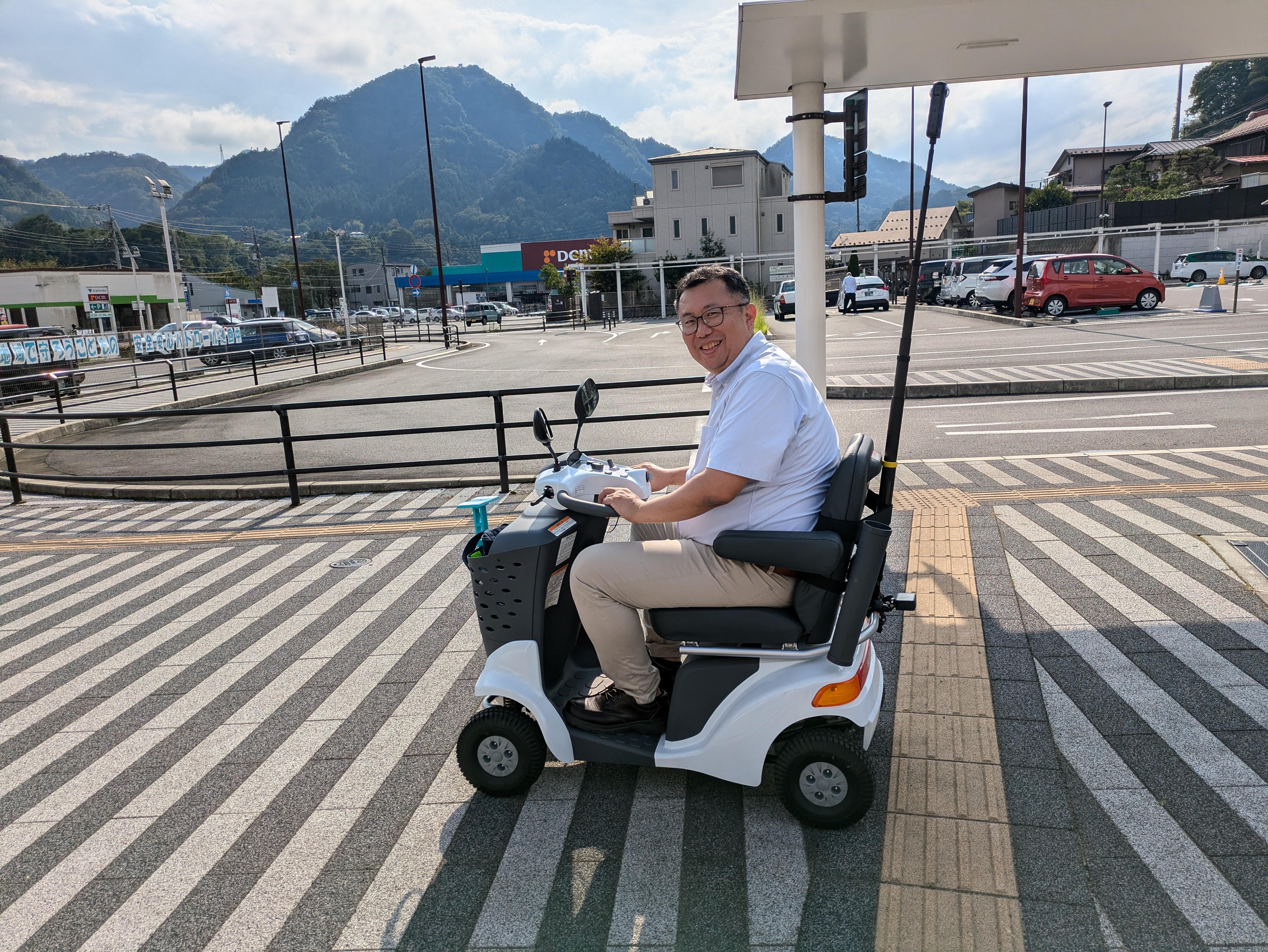 シニアカーに乗って